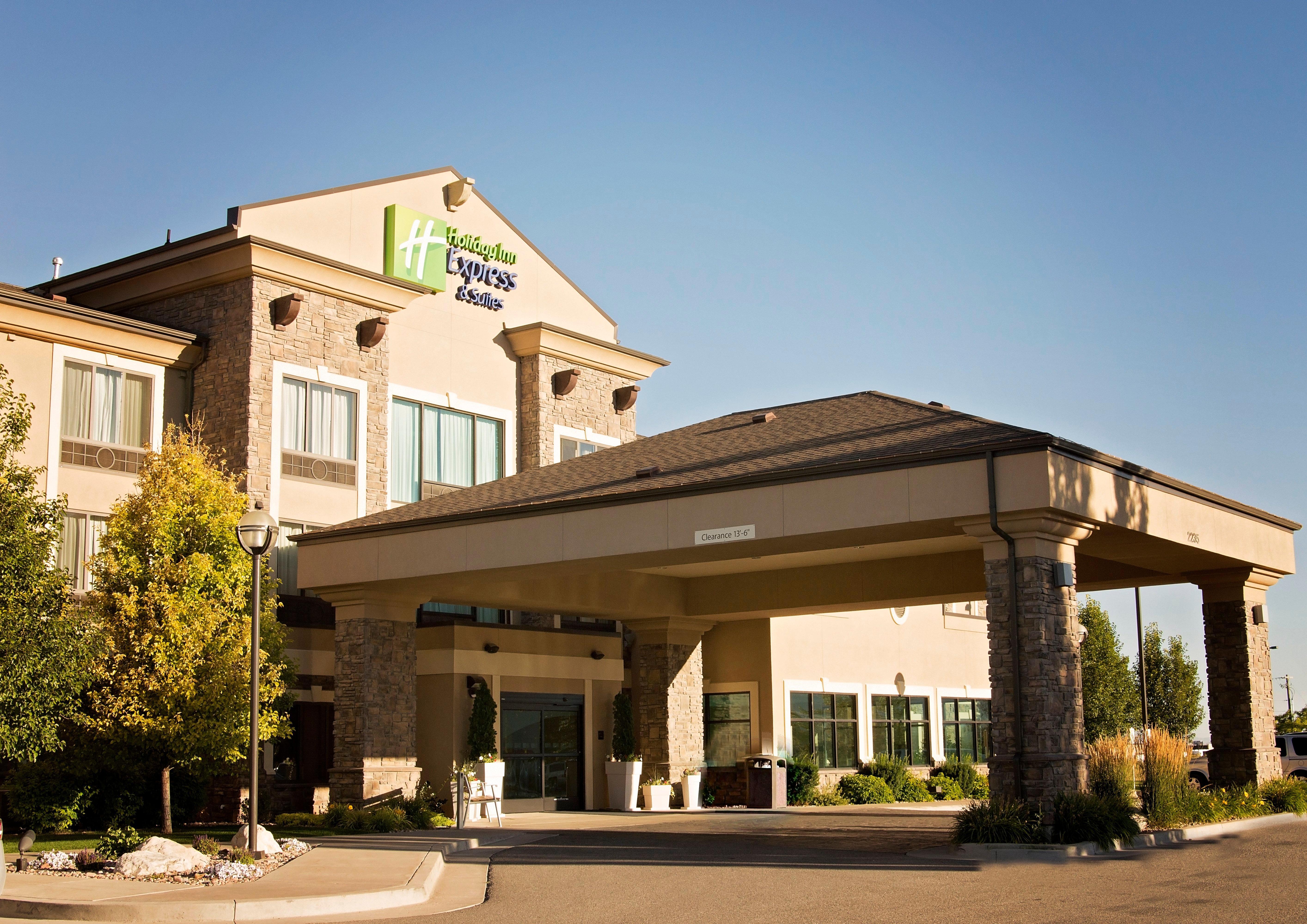 Holiday Inn Express & Suites Logan, An Ihg Hotel Exterior foto